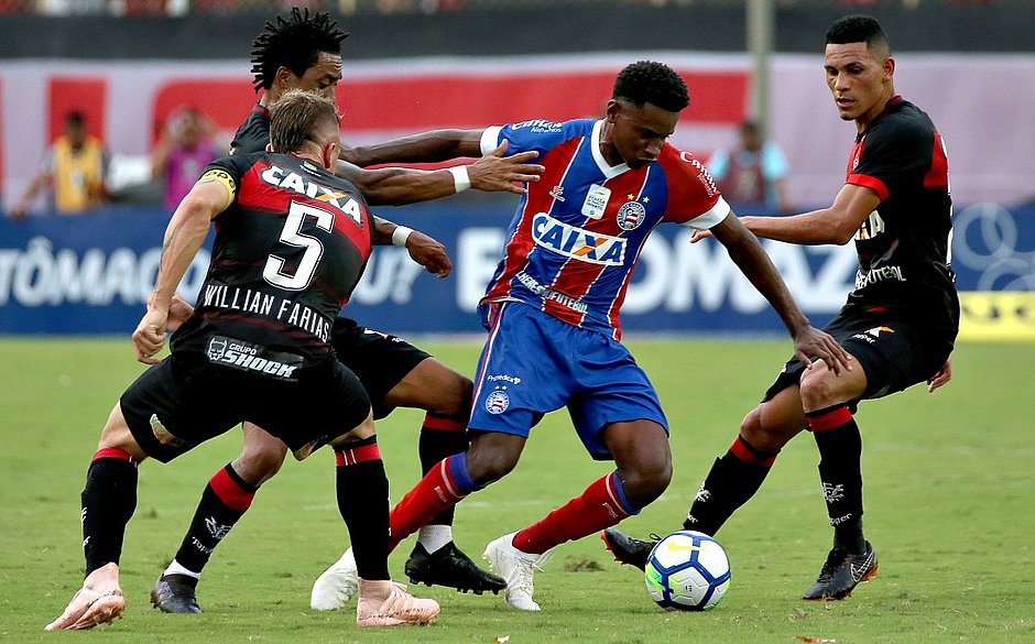 Vitória e Bahia ficam no empate em jogo de 4 gols; assista