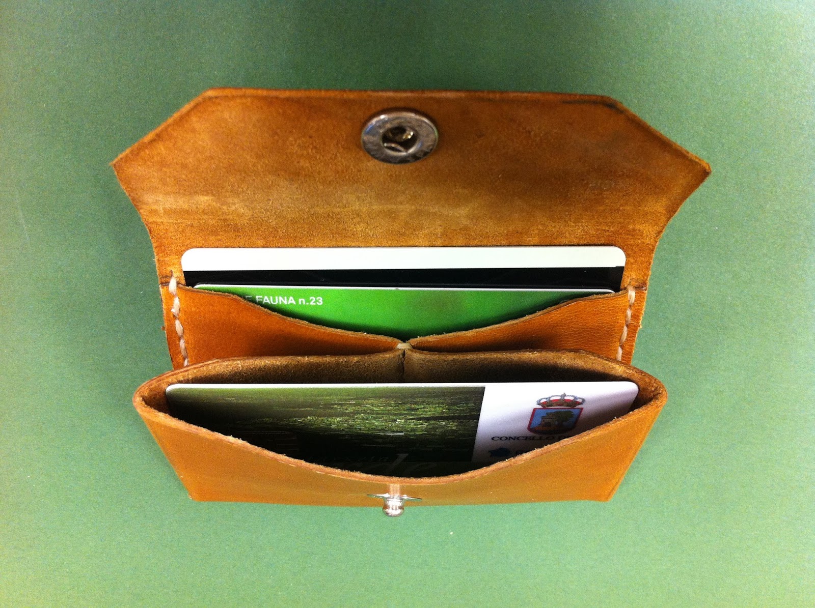 La ventana del cuero Cómo hacer una cartera tarjetero de cuero. Patrón.