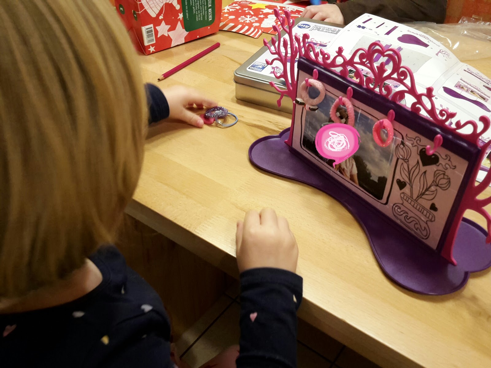 Diy Weihnachtliche Verpackungsidee Mit Geschenkanhangern Aus Holz