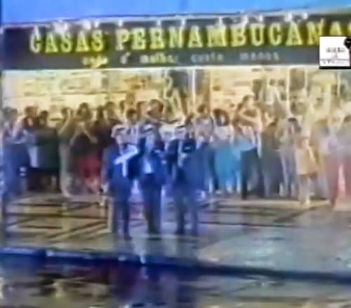 Inusitada e divertida propaganda das Casas Pernambucanas em 1983: trio de assaltantes invadem a loja.