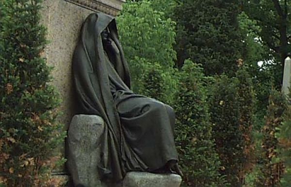 Misterios  y Mitologia - Página 4 Estatua_encapuchada_cementerio