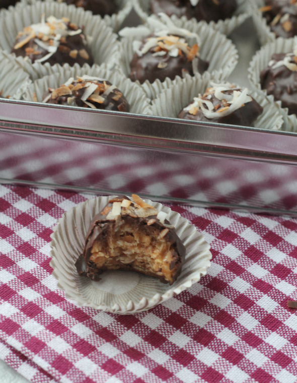 No-Bake Samoa Bites - amazing and just like the famous Girl Scout Cookies