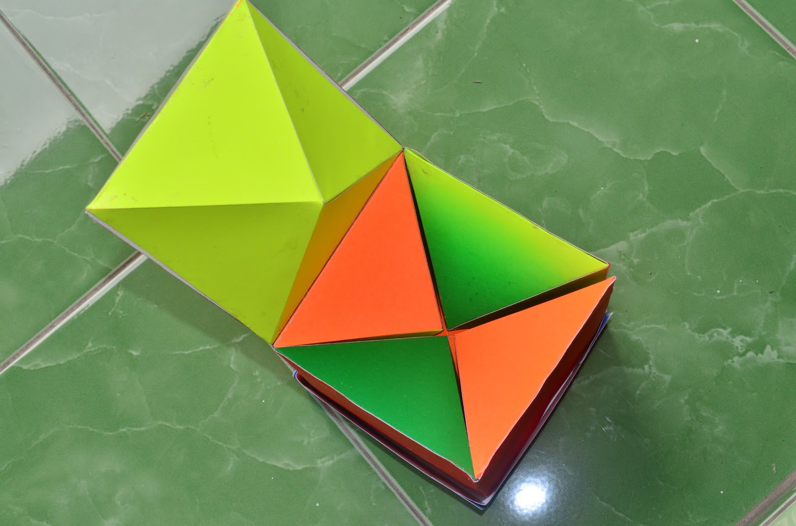 6 Limas Persegi di dalam 1 Kubus? - Tamtam house