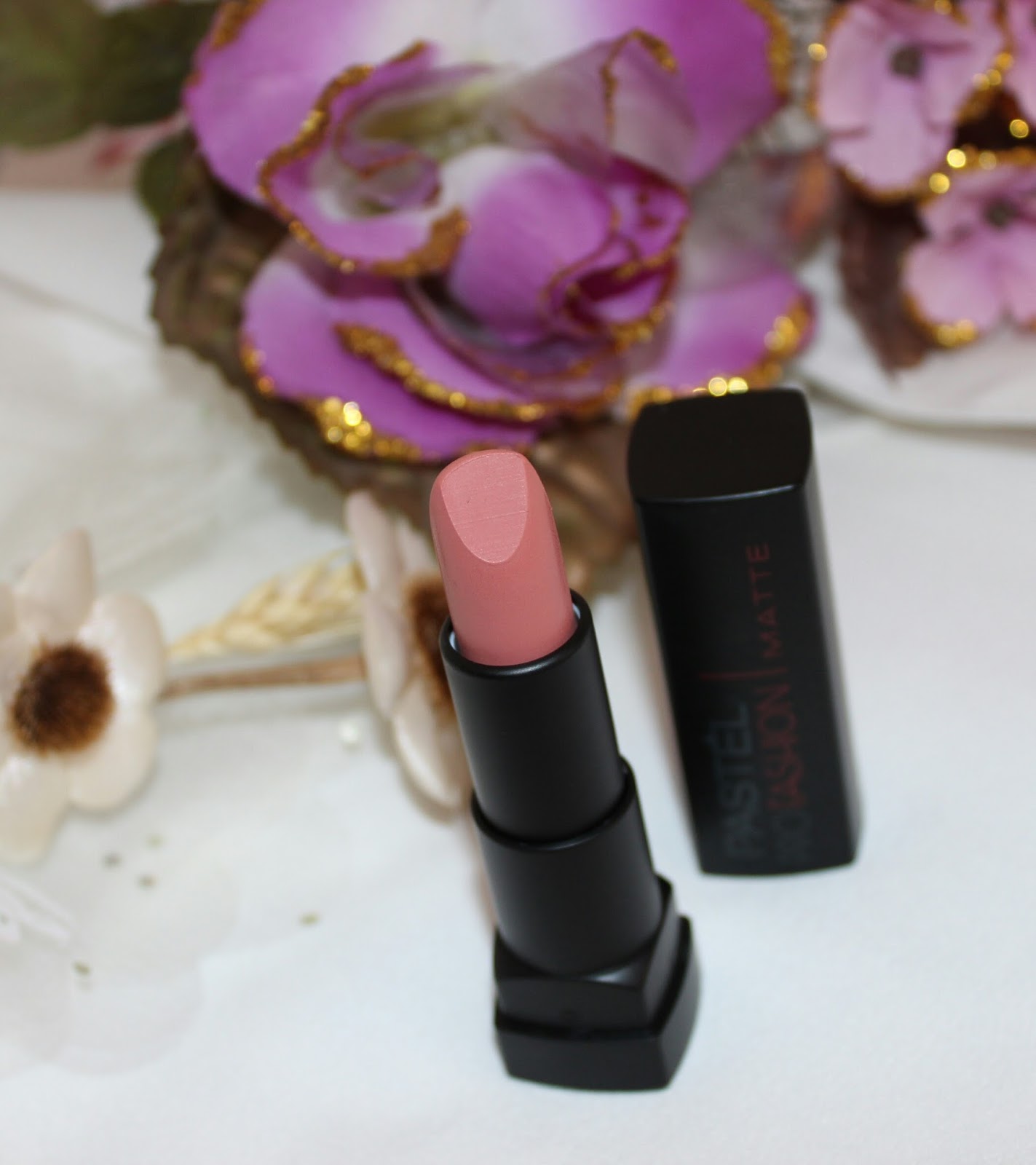Pastel Profashion Matte Lipstick 558 Nude Beige Bakımsal Notlar