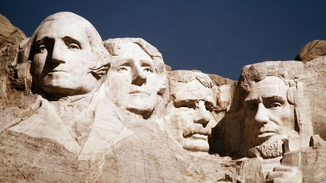 Tượng 4 vị Tổng thống Mỹ trên núi Rushmore.