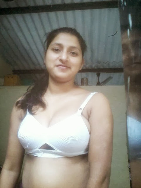 Horny Bhabhi Open Boobs Hot Pussy Leaked XXX Photo