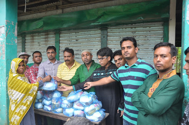 কুলাউড়ায় ইউনাইটেড রয়েল্স ক্লাবের ঈদ খাদ্য সামগ্রী বিতরণ