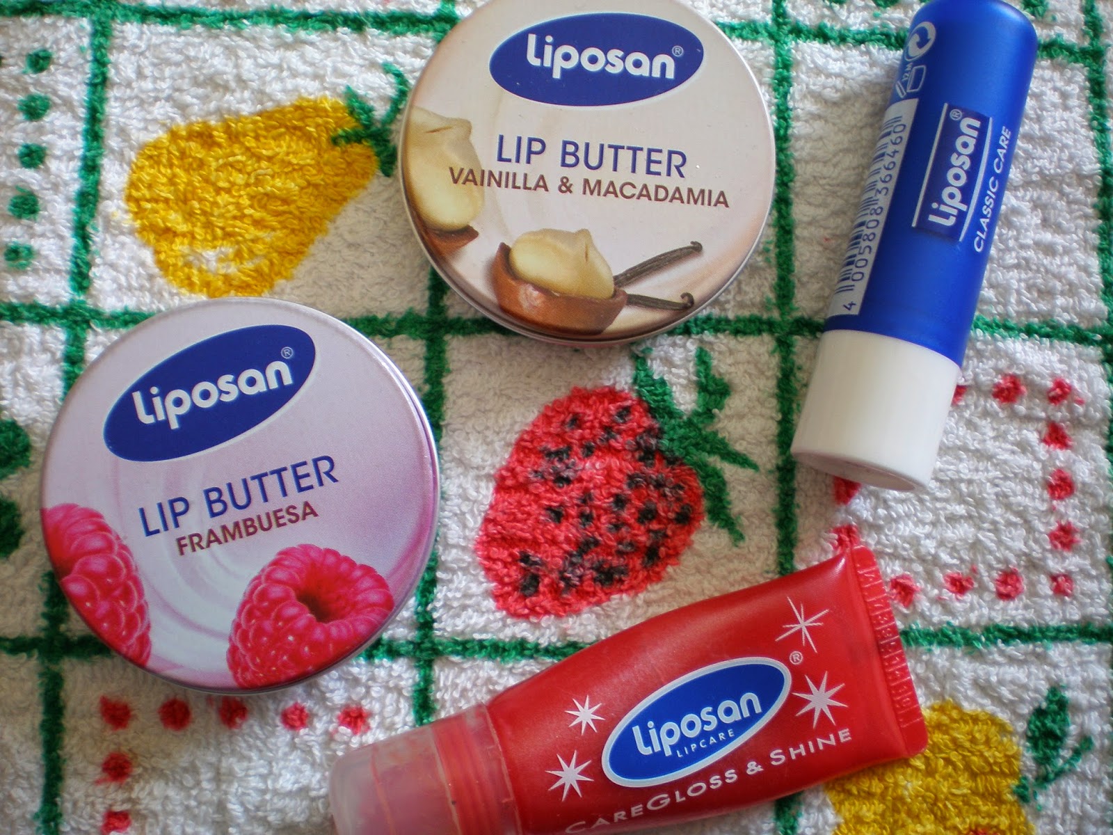 liposan Classic care, lip butter Frambuesa, lip butter Vanilla & Macadamia, caregloss & shine