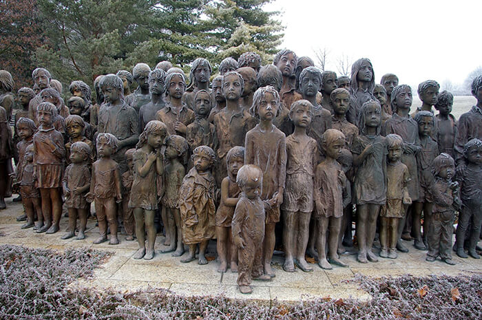 Haunting Sculpture Honors 82 Kids That Were Handed Over To The Nazis And Murdered