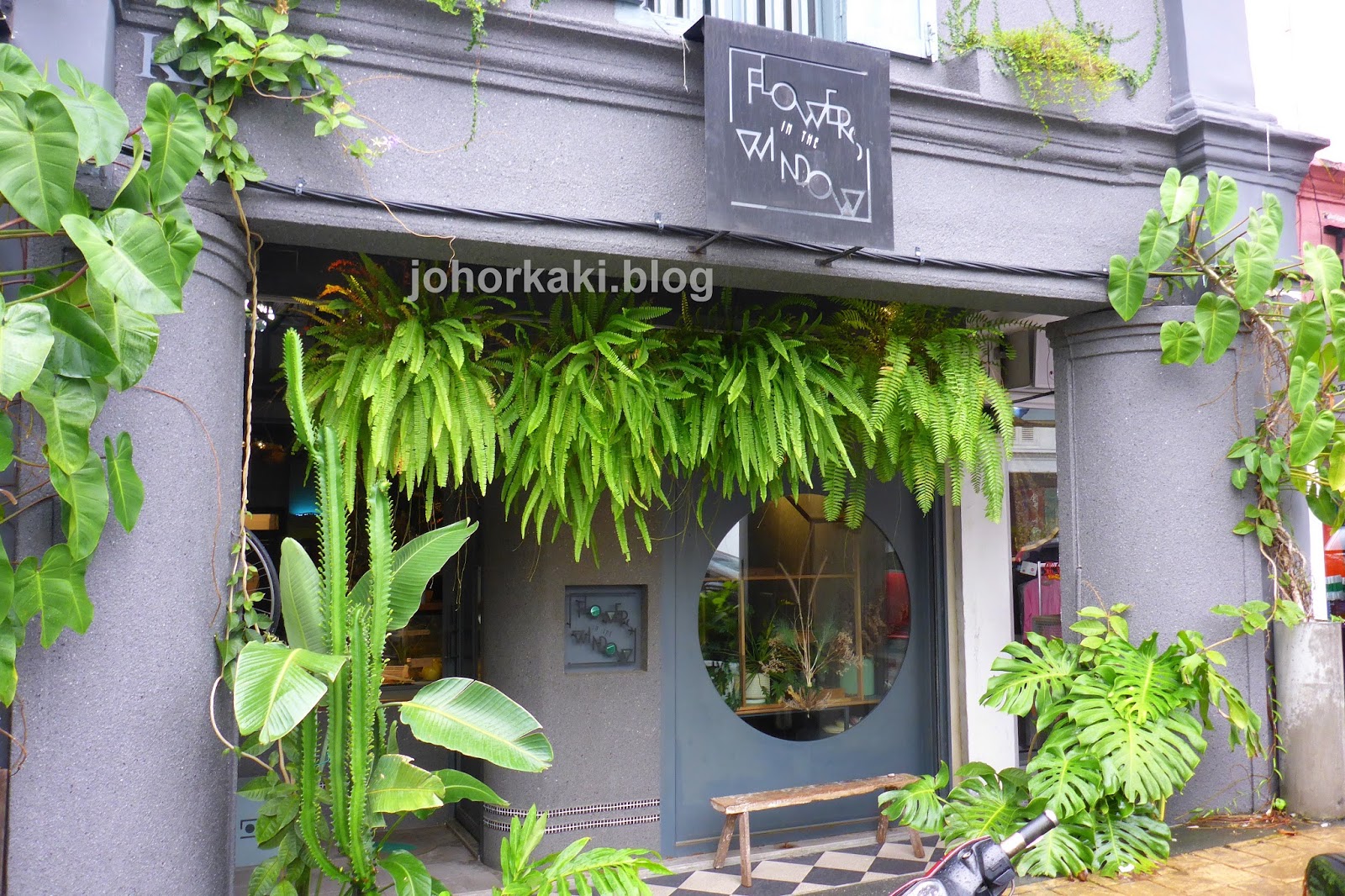 Lovely Cakes at Flowers in the Window. Jalan Dhoby Johor JB Tony Johor Kaki Travels for Food