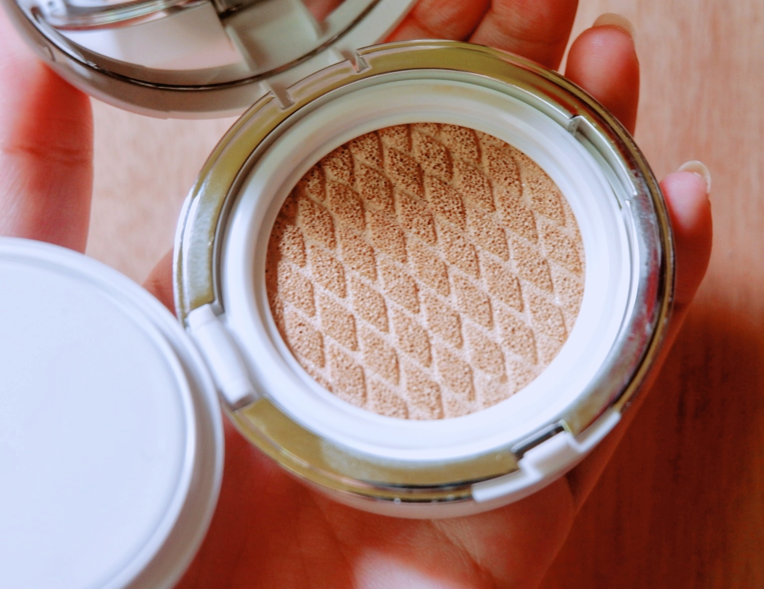 Свотчи кушоны. Кушон эрбориан. Tom ford кушон. Тональная основа-кушон chupa chups. C cushion spf50+ pa+++ №21.