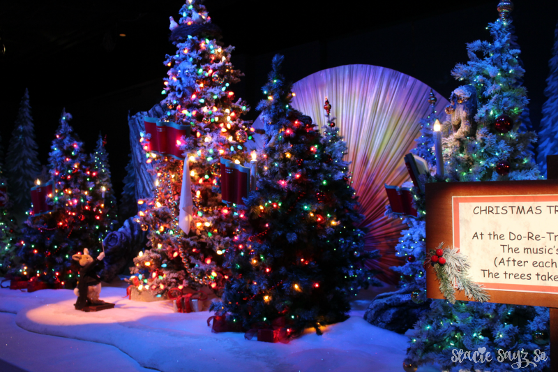 Macy's Santaland at Downtown Minneapolis 8th Floor Auditorium Stacie Raye