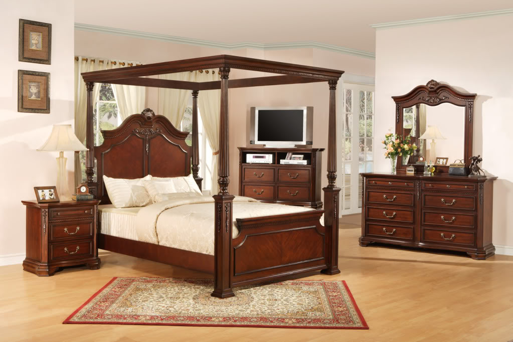Antique Furniture and Canopy Bed: Queen Canopy Bed