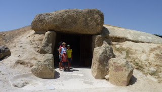 El dolmen de Menga. El dolmen de Menga.
