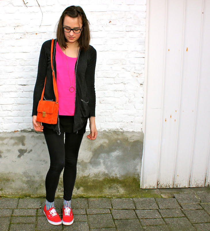 Lonette: My outfit // red Vans
