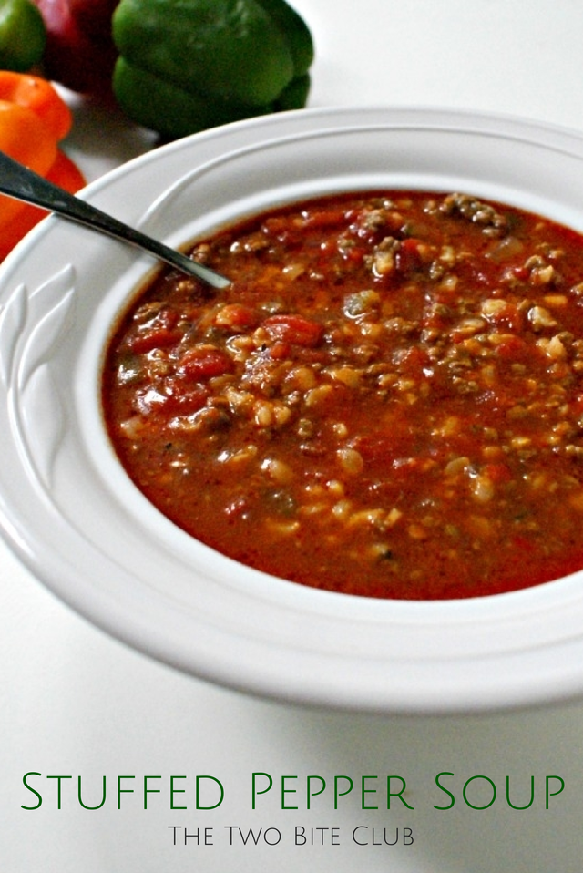 Stuffed Pepper Soup | thetwobiteclub.com