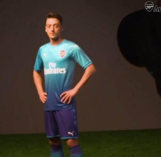 arsenal-17-18-away-kit%2B%25282%2529.jpg