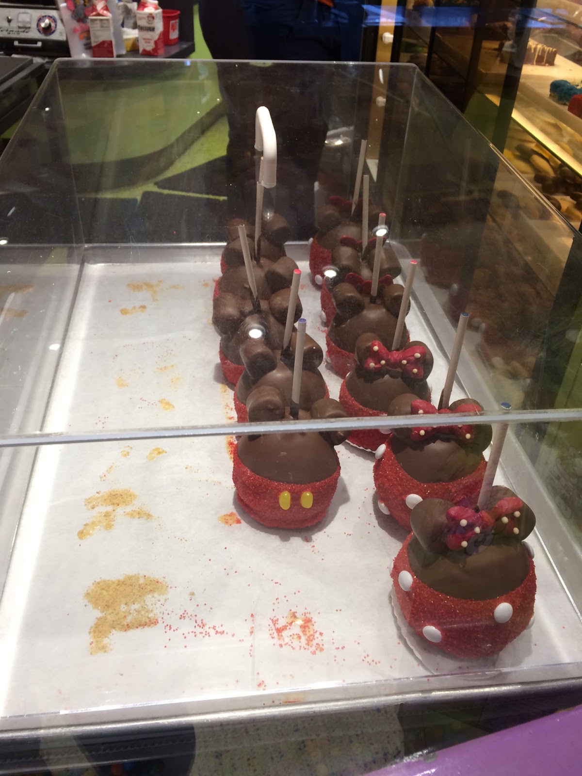 The Project Spot: Mickey Mouse Caramel Apples