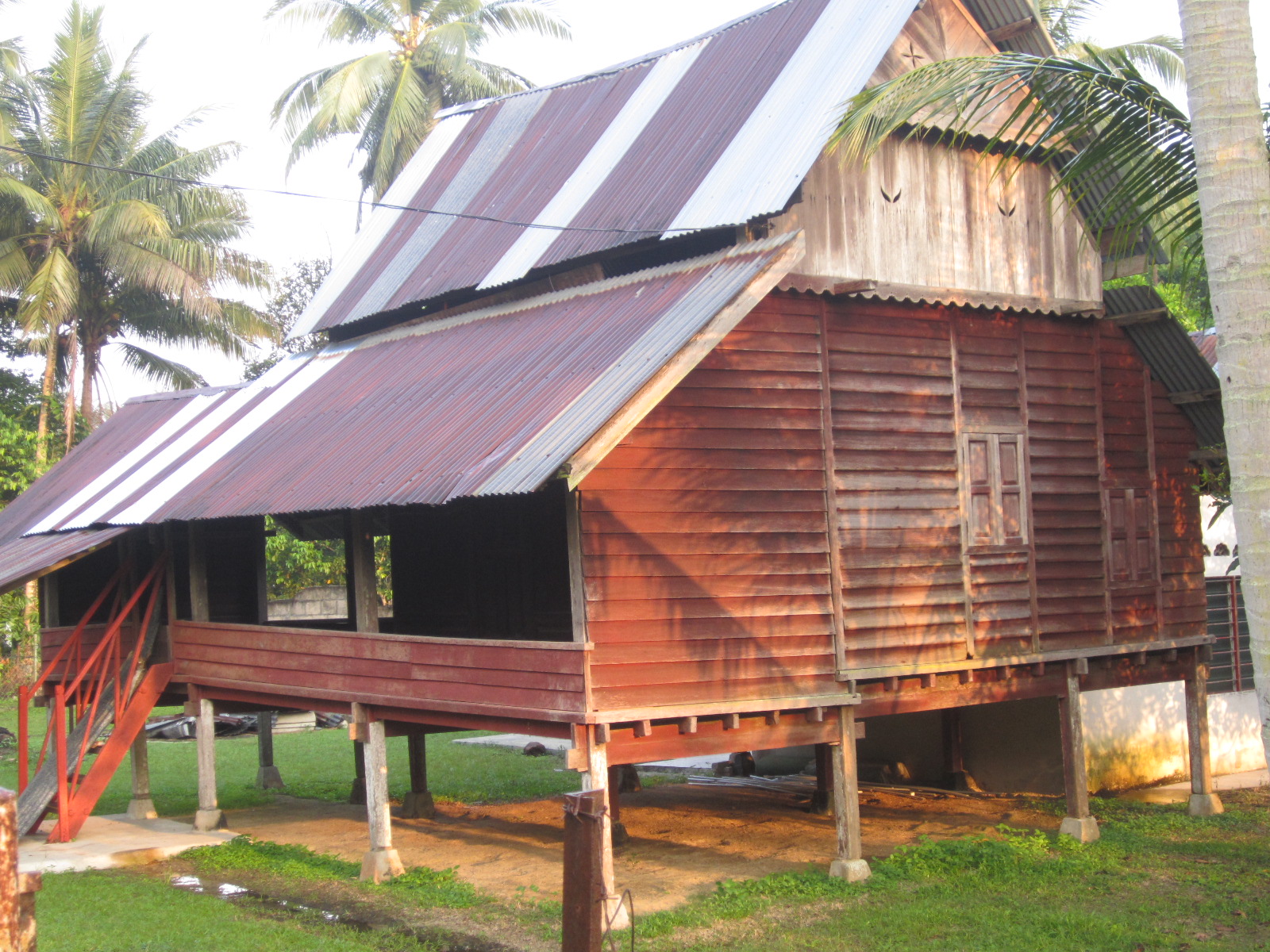 ujang kutik NEGERI SEMBILAN RUMAHRUMAH REKA BENTUK TRADISIONAL