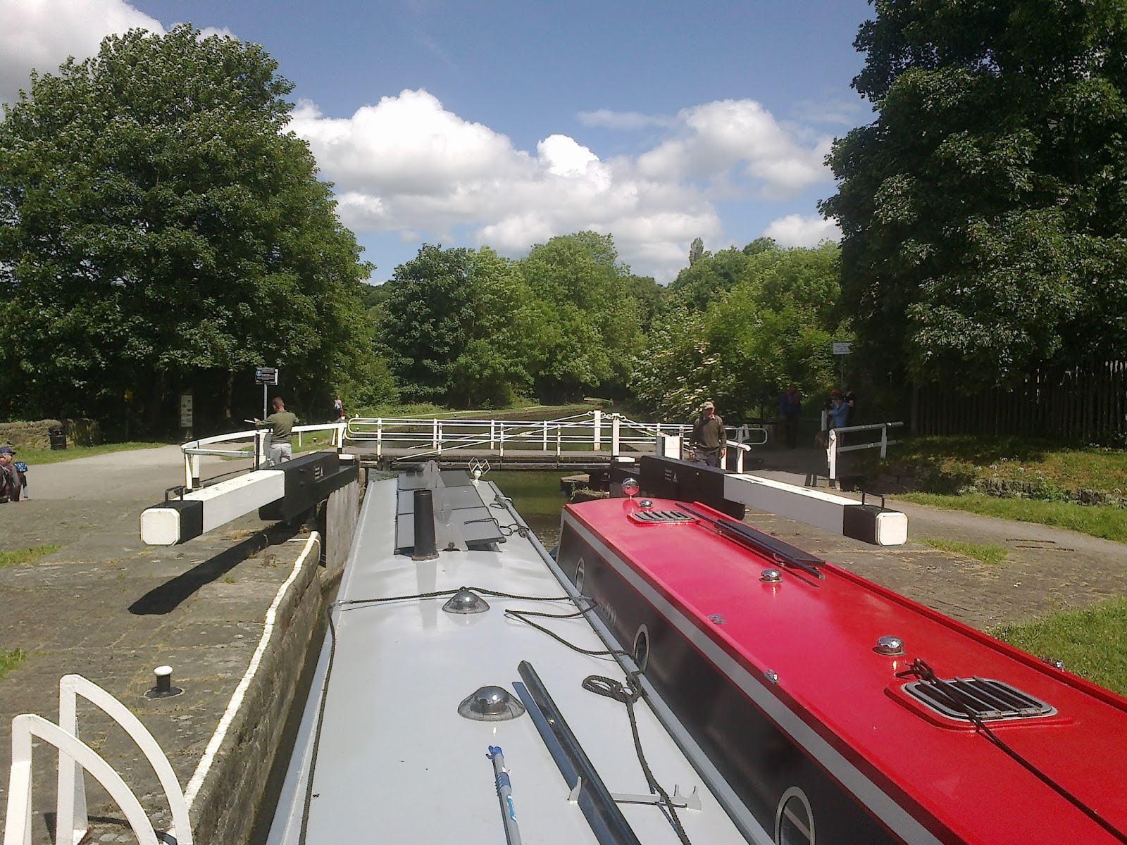 Narrowboat Ellis Wakefield to Skipton...Apperley Bridge Silsden (Bingley 5 rise staircase)