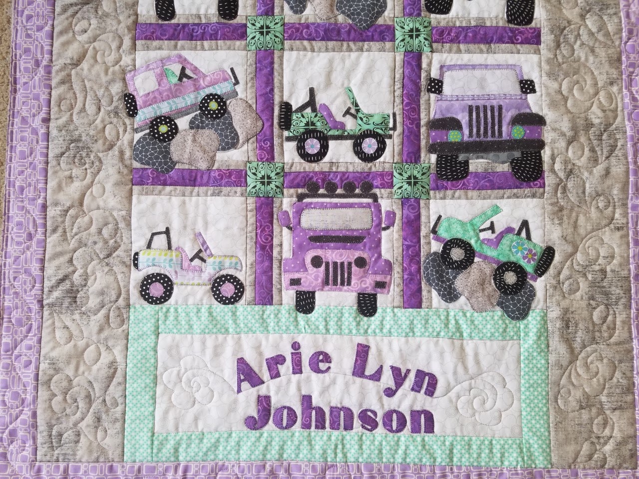 Dreamworthy Quilts Arie's Jeeps quilted!