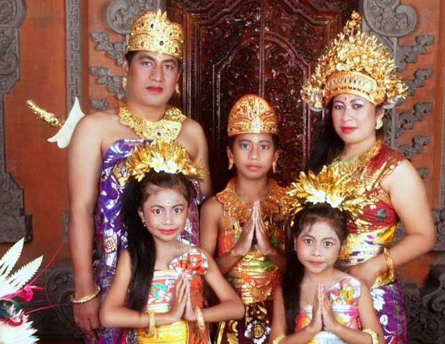 Gambar Pakaian Adat Bali dewasa dan anak