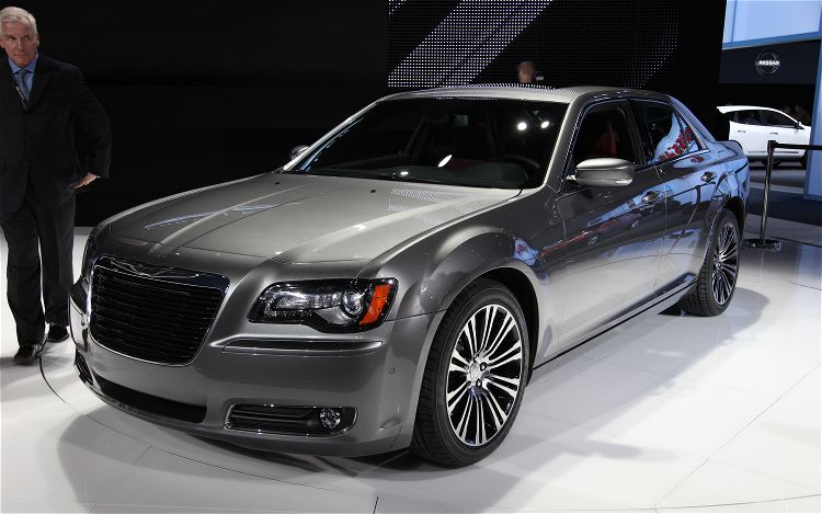 2012 Chrysler 300s Vivid Car