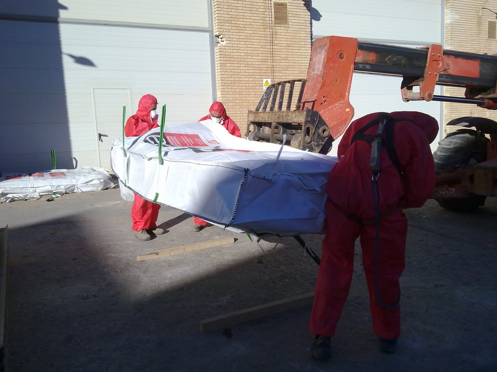 Metal y Amianto: Sustitución cubierta de uralita por panel sandwich