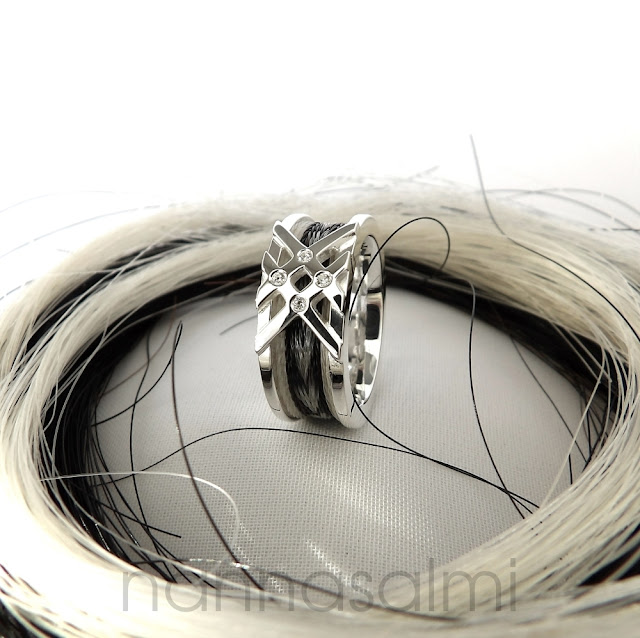 sieraaden van paardenhaar  pferdehaarschmuck horsehairjewellery jouhikoru