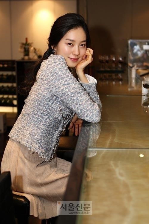 хван ён-хи. хван сун хи. хван хи писательница. хван сон хи. хван сун актриса.