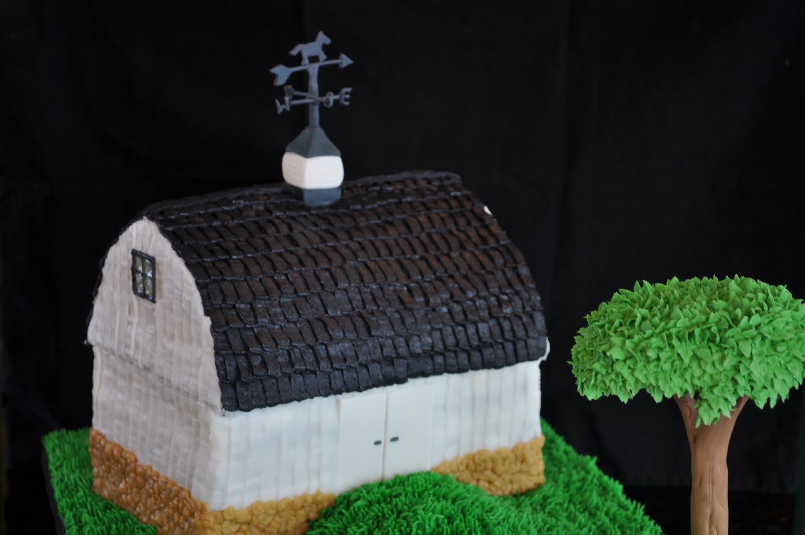 Gracie Cakes Barn Cake