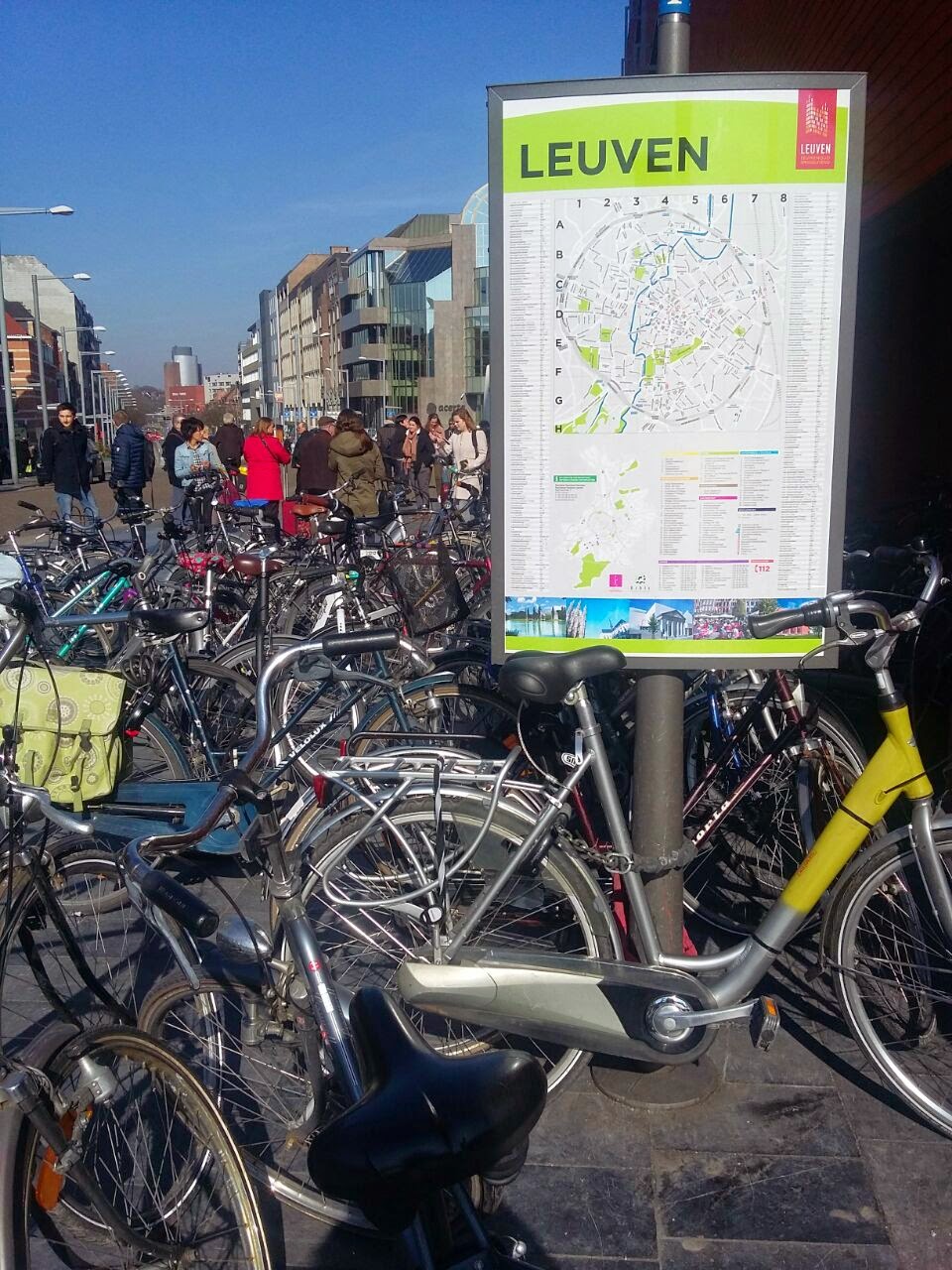 Tempat parkir sepeda disalah satu sudut kota di Belanda dan Leuven Belgia