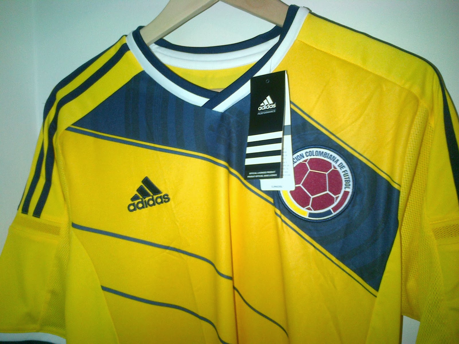 Coleccionistas de Futbol: Nueva Camiseta de Colombia