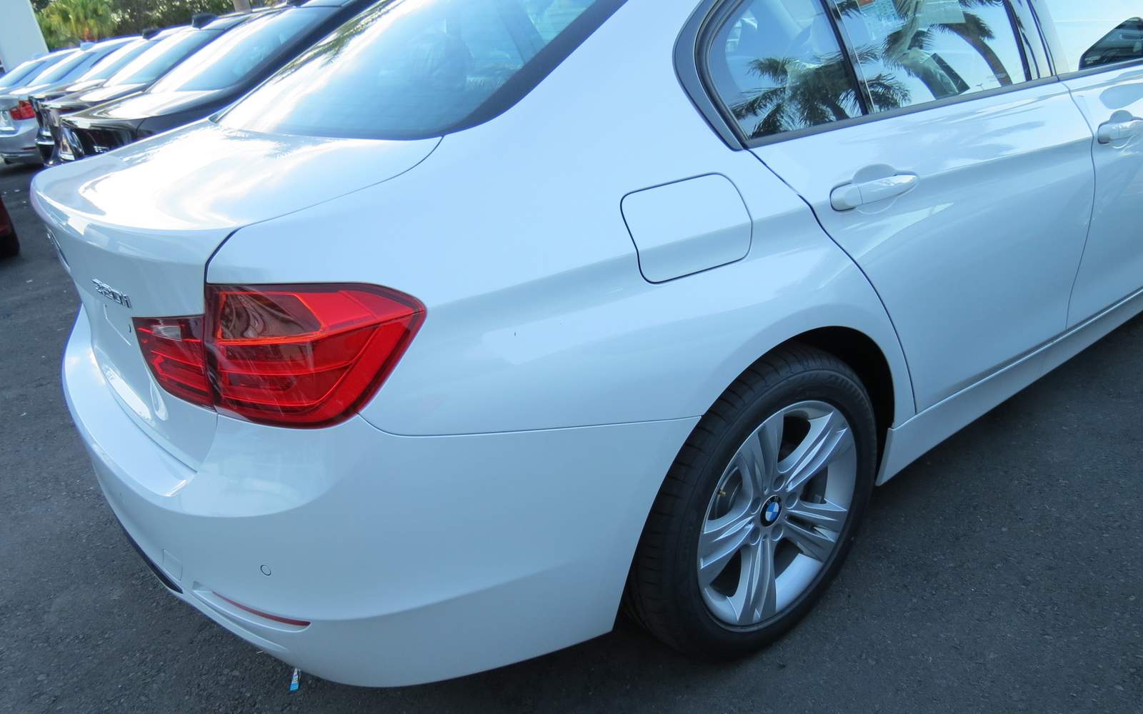 BMW 320i 2015: vídeo, preço, consumo e itens das versões