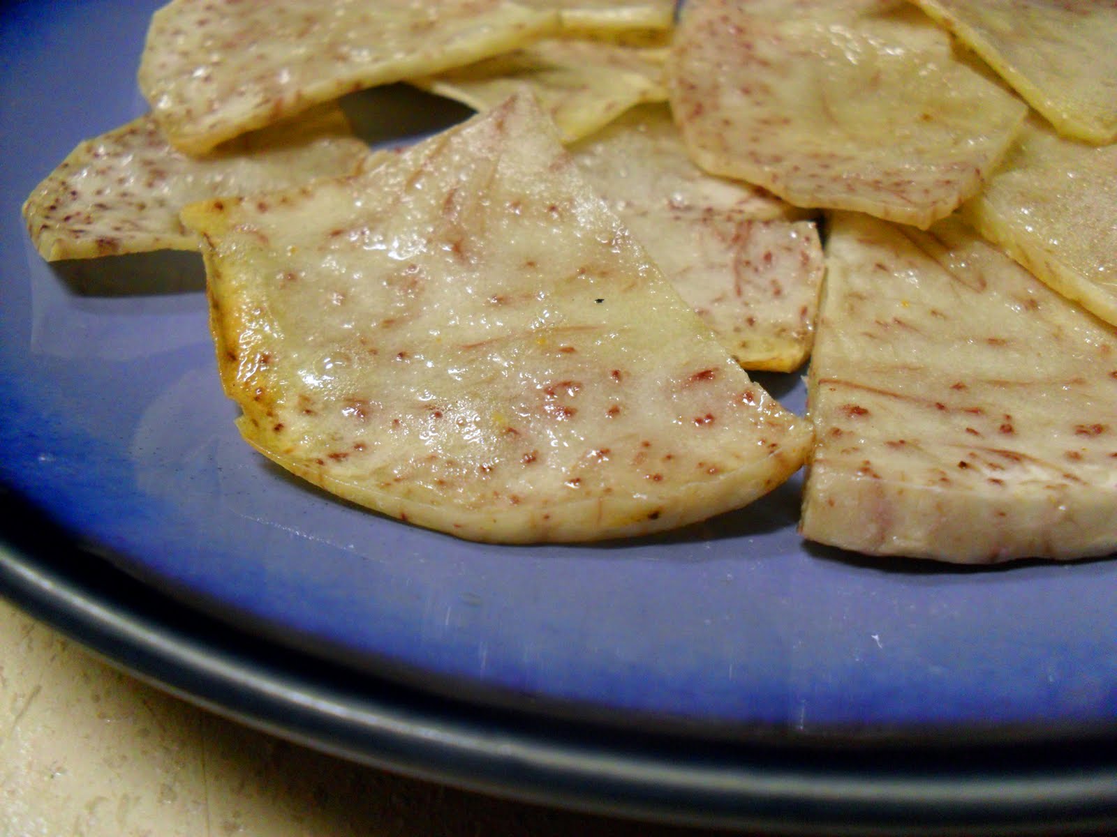 paleo so easy, a grad student can do it. Taro Chips Two Ways