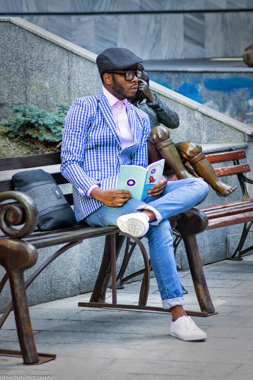 How to style a men's check blue blazer