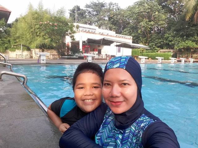 kursus renang di amaraish swimming school kolam hotel bumi wiyata margonda depok nurul sufitri travel lifestyle blogger review