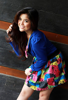 Rok mini bunga-bunga Artis Cantik Tasya Kamila Paha mulus Artis dan Artis Cantik Tasya Kamila