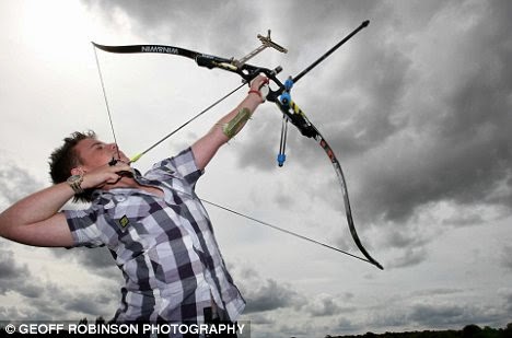лук для стрельбы. лук с тетивой. луки вверх. луки вверх. лук для стрельбы.
