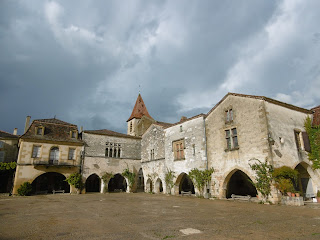 Angle de la place centrale, Monpazier, malooka