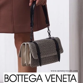 Queen Rania Carried Bottega Veneta Bag from Resort 2016 Collection