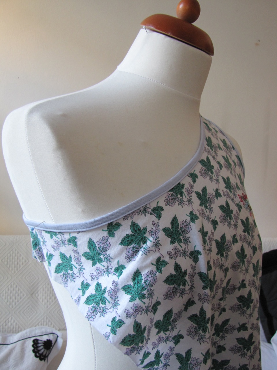 Of Dreams and Seams: Simple T-Shirt Refashion gone difficult