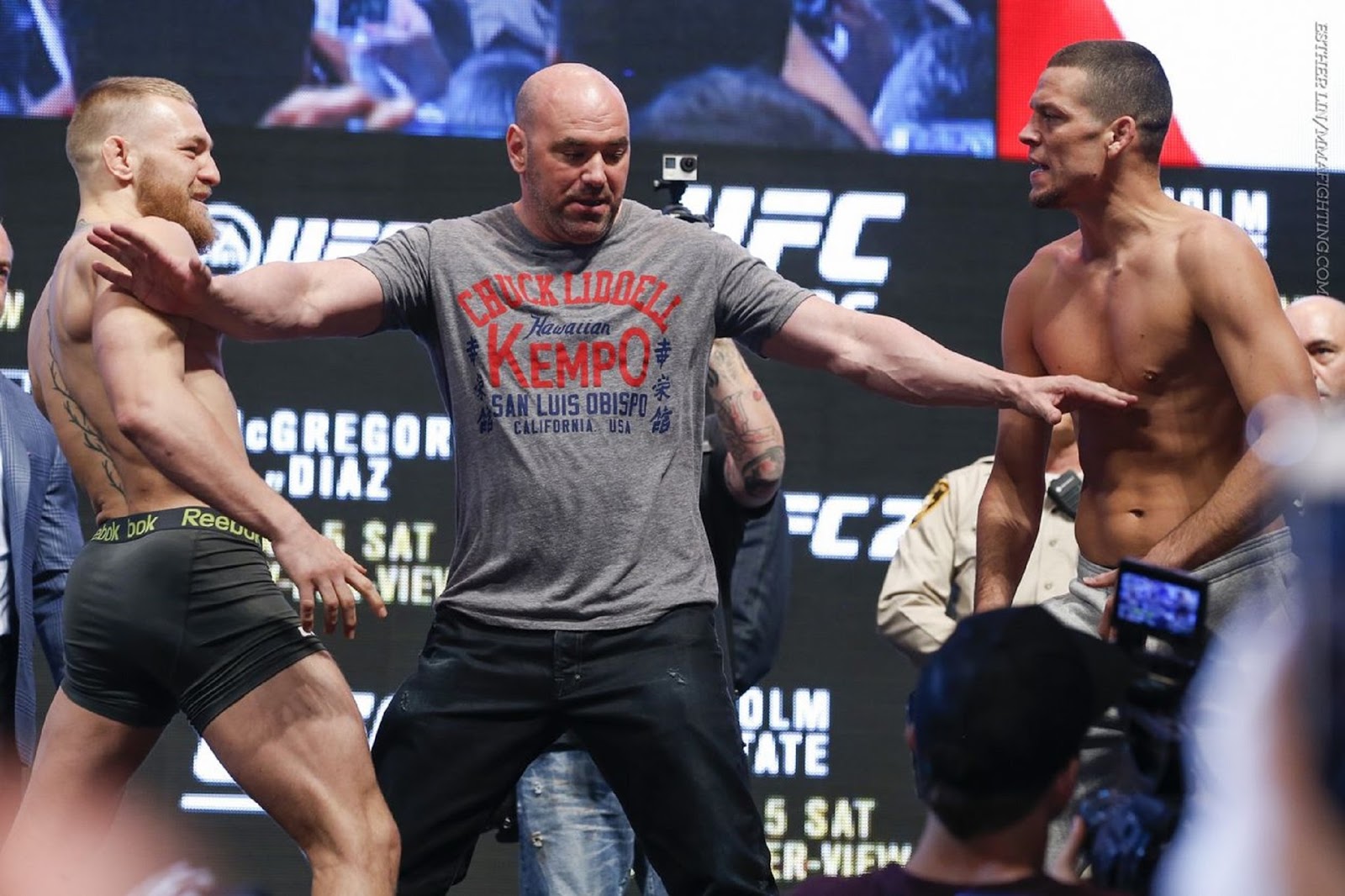 UFC : CONOR MCGREGOR VS. NATE DIAZ - UFC 202 HEATS UP ! - Sports