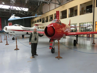 Junto a los Pulqui I y II (Museo Aeronautico Argentina)