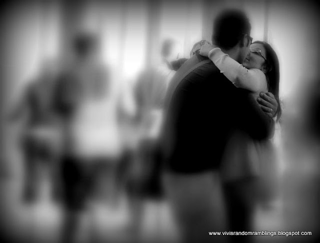 black and white photo of lovers in Venice. Camera used: Panasonic Lumix FZ35