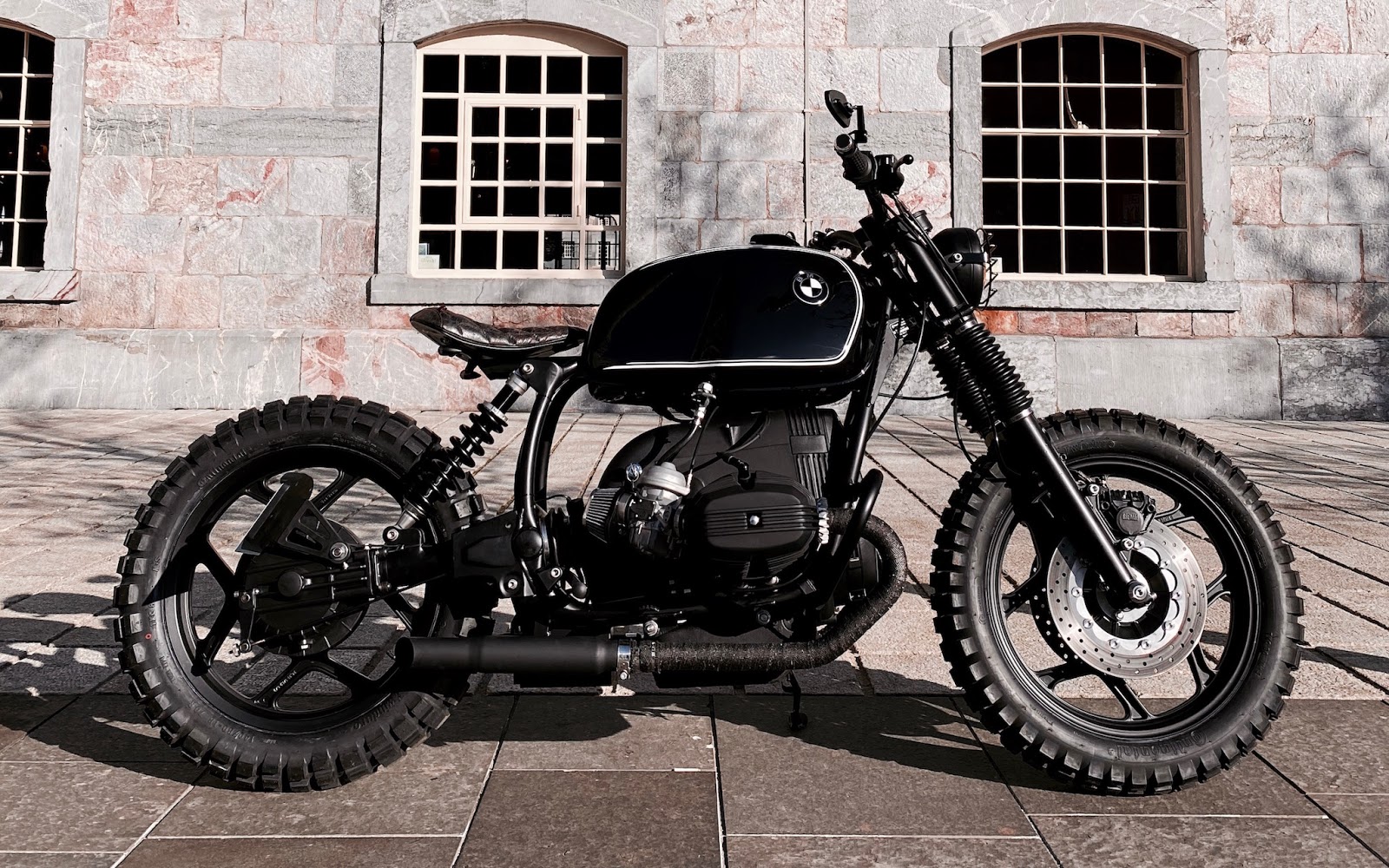 Max Carbon & Max Tracker Inazuma café racer
