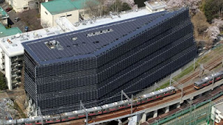 edificio paneles solares