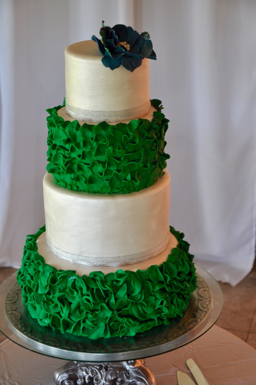 Rozanne's Cakes Emerald green and pearl wedding cake