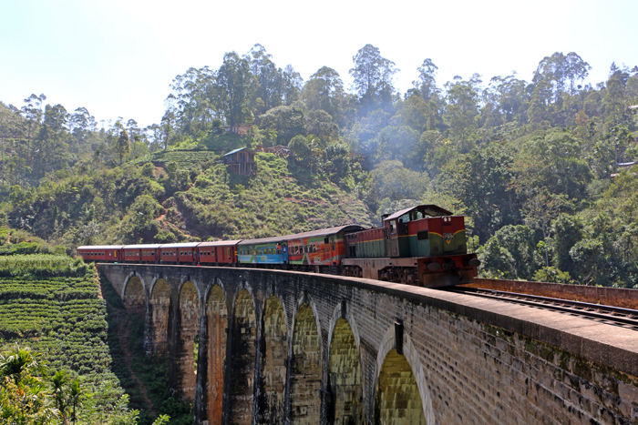 Nine Arches Bridge, Zugfahren in Sri Lanka Nine Arches Bridge, Zugfahren in Sri Lanka