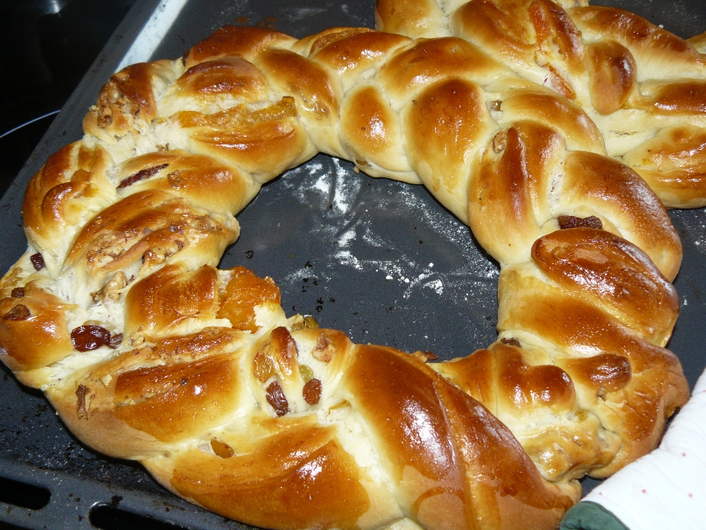 Пасхальные веночки (сдобные булочки)